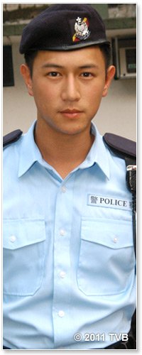 陈键锋 饰 李柏翘 角色资料 性别:男 年龄:23 职业:军装警员(油麻地)