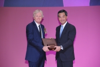 2013年度邵逸夫生命科學與醫學得獎者邁克爾．楊教授