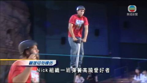 極限運動彈簧高蹺講求基本功