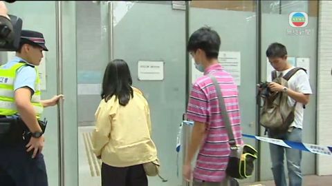 多名死者家屬到葵涌公眾殮房認屍