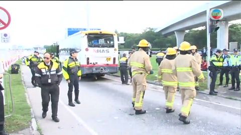 國泰員工巴士跟龍運巴士相撞23人傷