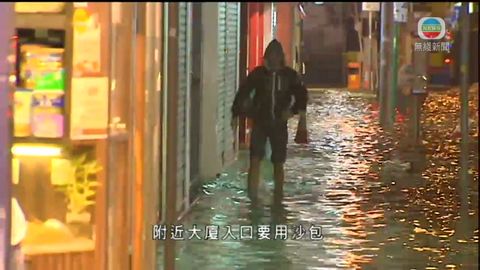 灣仔天樂里爆水管一度影響多條行車線