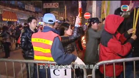 紅磡觀音廟大批善信向觀音借庫