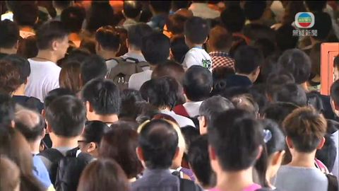 三萬二千人次由中環坐渡輪入長洲