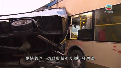 屯門公路油柑頭四車相撞逾11人傷