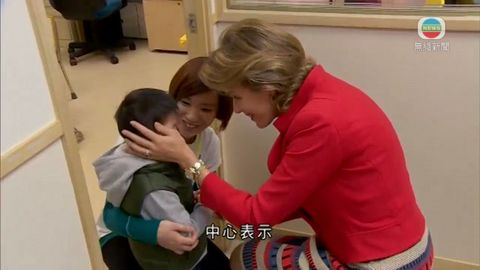 比利時皇后訪港為小朋友做言語治療