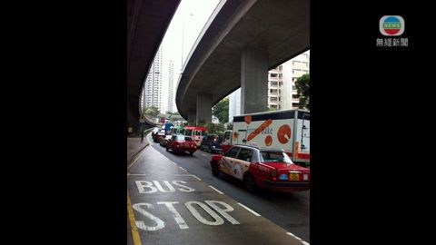 交通消息：將軍澳道入將軍澳上斜大塞車