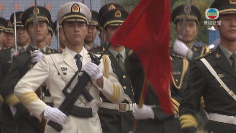 駐港部隊開放昂船洲軍營  逾萬人參觀