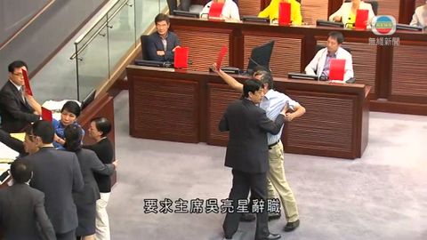 泛民議員促吳亮星辭職 財委會一度暫停