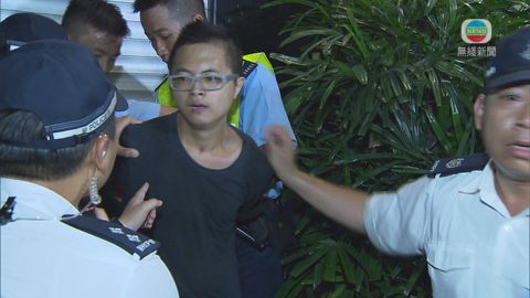 熱血公民於李飛入住酒店外示威被捕