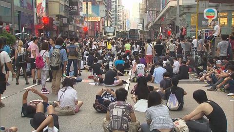 旺角彌敦道亞皆老街交界早上市民未散去