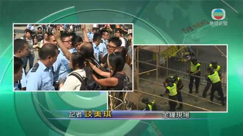 [現場]警清拆金鐘棚架和鐵馬等障礙物