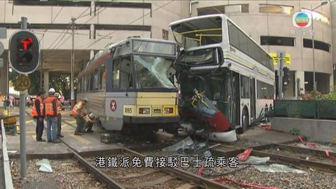 屯門輕鐵巴士相撞20傷 三輕鐵線受影響