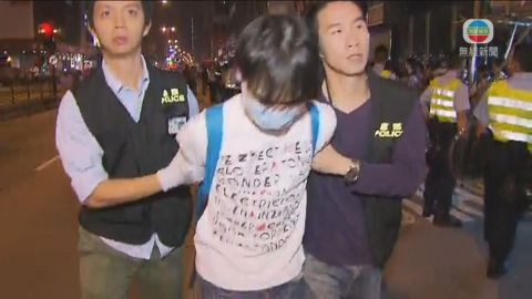 旺角午夜衝突 警拘多人促在場人士散開 旺角午夜衝突 警拘多人促在場人士散開