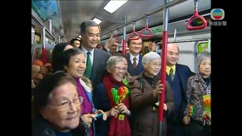 西港島綫明通車料短暫延誤  特首率先試搭