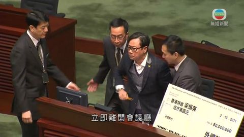 梁振英出席答問會 黃毓民打斷發言被逐