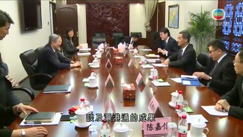梁振英晤周小川  稱滬港通運作暢順
