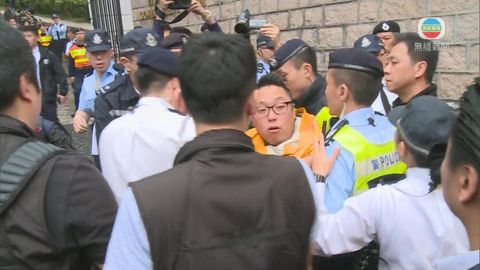 禮賓府開放日 市民：不應於賞花活動中示威