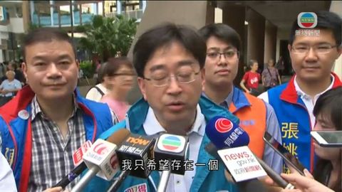 高永文落區宣傳政改 期間與反對者發生爭拗