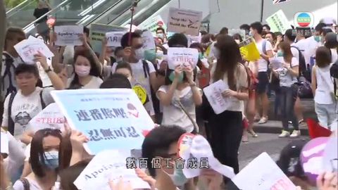 國泰空服員「圍城」 不排除八月下旬罷工 國泰空服員「圍城」 不排除八月下旬罷工