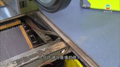 港扶手電梯有保護欄 專家提醒遇意外即按停