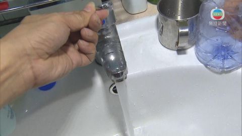 鹹水滲食水影響近五百戶 順利邨被轟隱瞞 鹹水滲食水影響近五百戶 順利邨被轟隱瞞