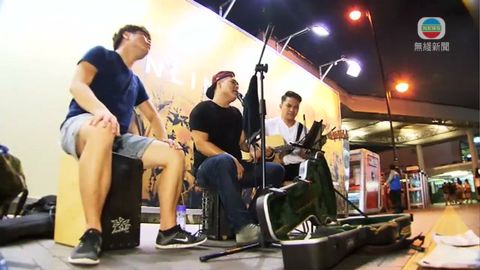周六搜記:樂隊街頭表演 以音樂傳遞正能量 周六搜記:樂隊街頭表演 以音樂傳遞正能量