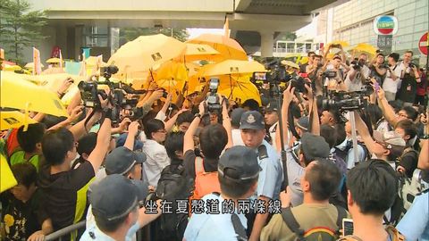 人力與警對峙意圖佔路  近七時宣布離場