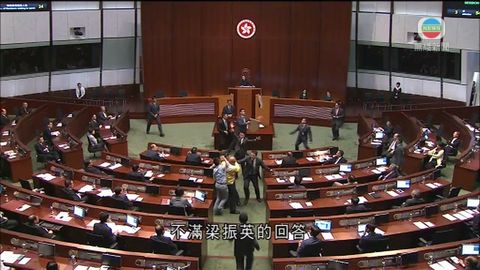 4議員違議事規則被逐 黃毓民被指冒犯特首