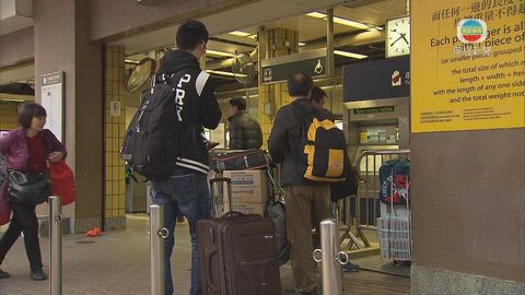 去年乘客帶過重物被警告增 港鐵新年加派人手