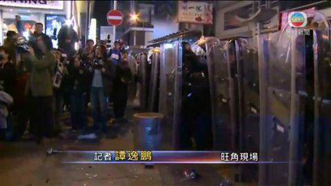 [現場]旺角聚集人士持自製盾牌續與警對峙