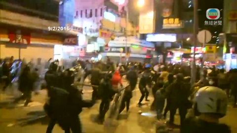 旺角暴亂至少61人被捕 逾90警員及記者受傷