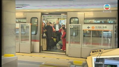 港鐵欣澳站有閘門底部變黑 須暫停使用