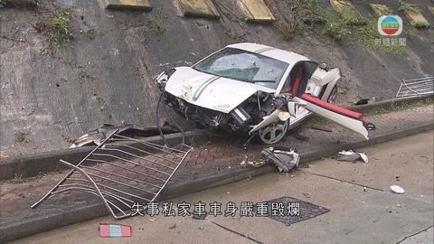 新清水灣道私家車失控撞山起火 釀2傷