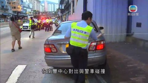 荃灣私家車衝路障一警員傷 司機涉四罪被捕 荃灣私家車衝路障一警員傷 司機涉四罪被捕