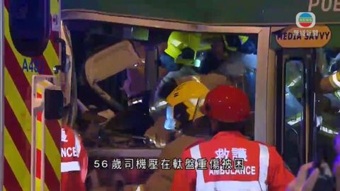 黃竹坑有小巴與工程車相撞 小巴司機傷重不治 黃竹坑有小巴與工程車相撞 小巴司機傷重不治
