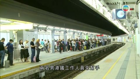 老婦羅湖站墮軌 有議員促港鐵安裝月台幕門