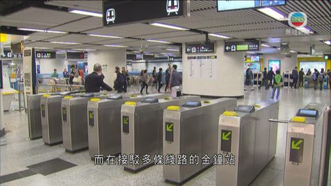 南港島綫開通後首個上學天 沿綫車站未見擠迫