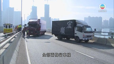 荃灣有貨車相撞兩傷 兩條行車線一度封閉交通擠塞