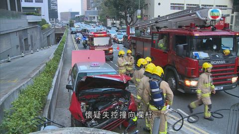 的士紅棉路懷疑失控撞車 6人受傷