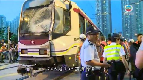 天水圍有港鐵巴士與輕鐵相撞逾廿傷