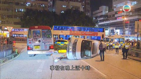 黃大仙小巴與私家車相撞 一名乘客受傷送院