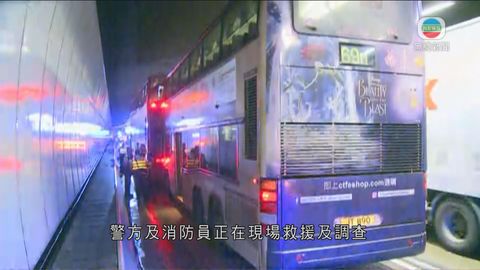 大欖隧道兩巴士相撞 最少21人傷