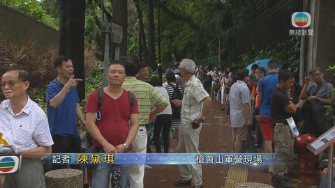 [現場]槍會山軍營外仍有市民排隊 未取籌者仍冀獲發門票