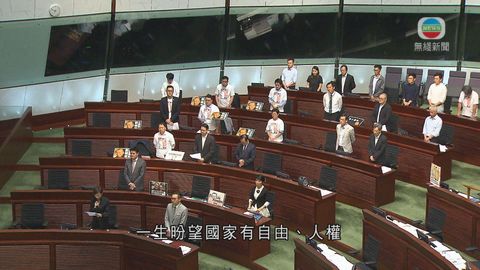 民主派議員立法會休會後 宣讀聲援劉曉波宣言