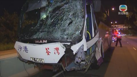 落馬洲三車相撞旅遊巴司機死亡 12人需送院
