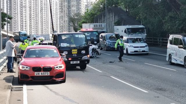 荃灣路發生交通意外 往九龍方向近荔景邨部分行車線封閉