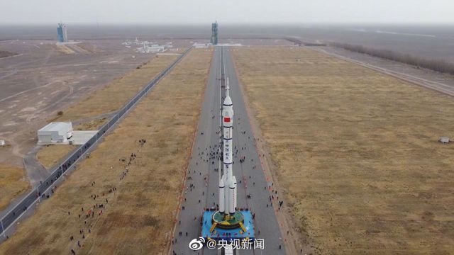 「神十五」与长征火箭组合体已转运至发射区 将择机发射