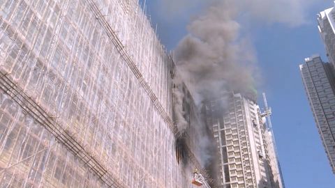 【新蒲崗工廈三級火】焚燒近15小時大致救熄 火警警報系統不能正常運作