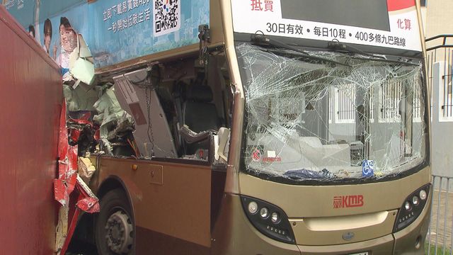 將軍澳有貨車與巴士相撞貨車司機一度被困 四乘客受輕傷